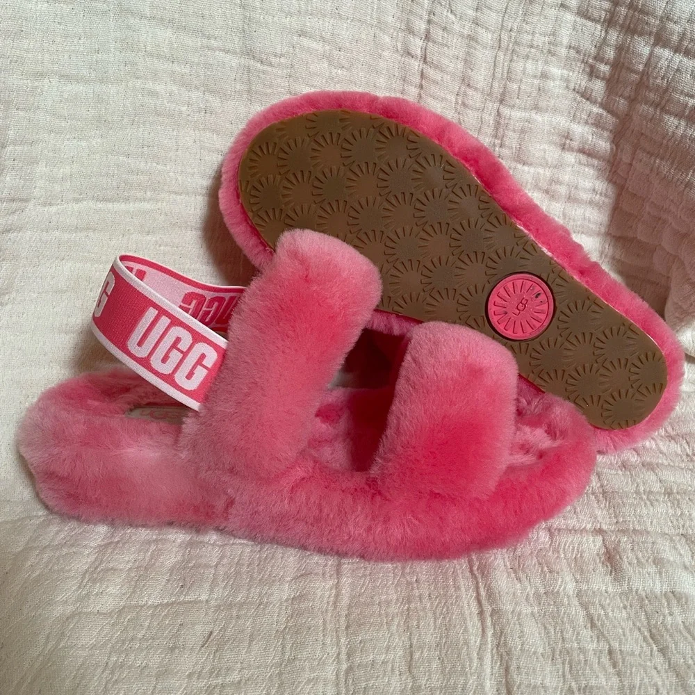 Ugg slippers - Picture 1 of 2